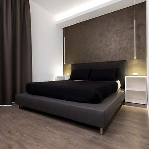 Minimal Rooms